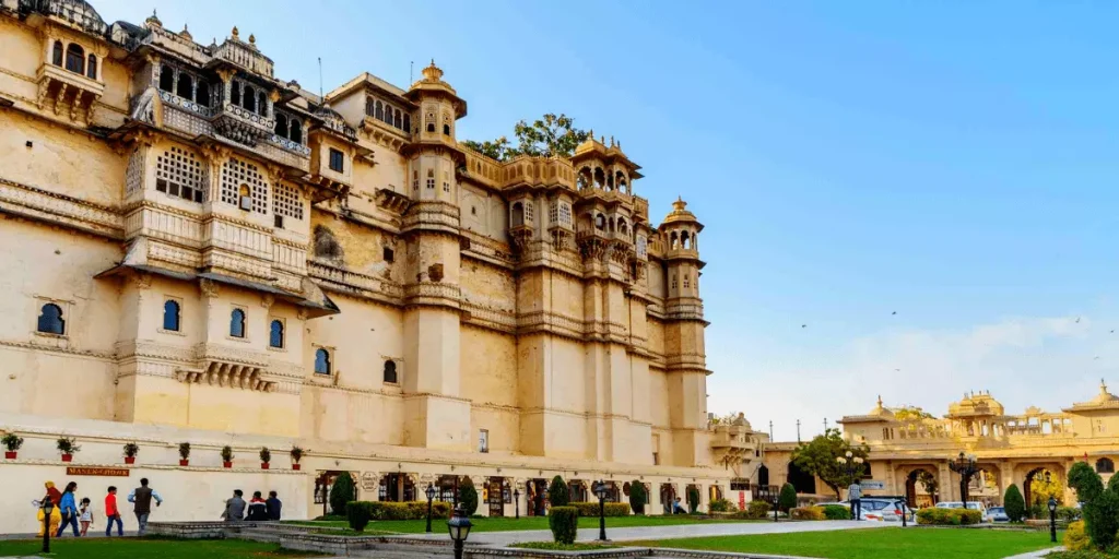How is Udaipur different from the rest of Rajasthan?