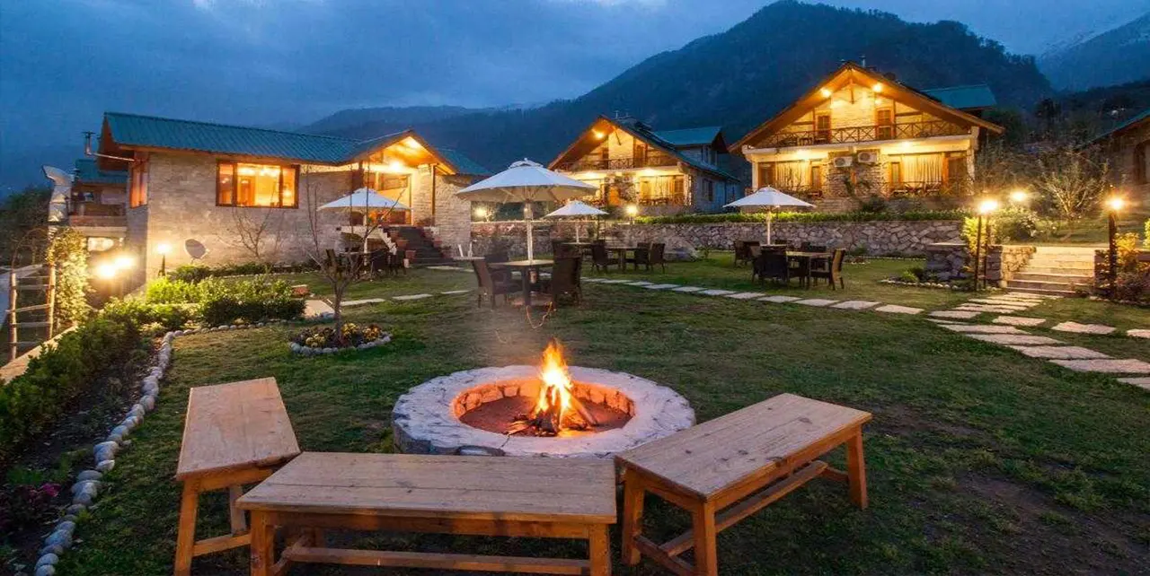 BEST-HOTELS-FOR-HONEYMOON-COUPLES-IN-MANALI