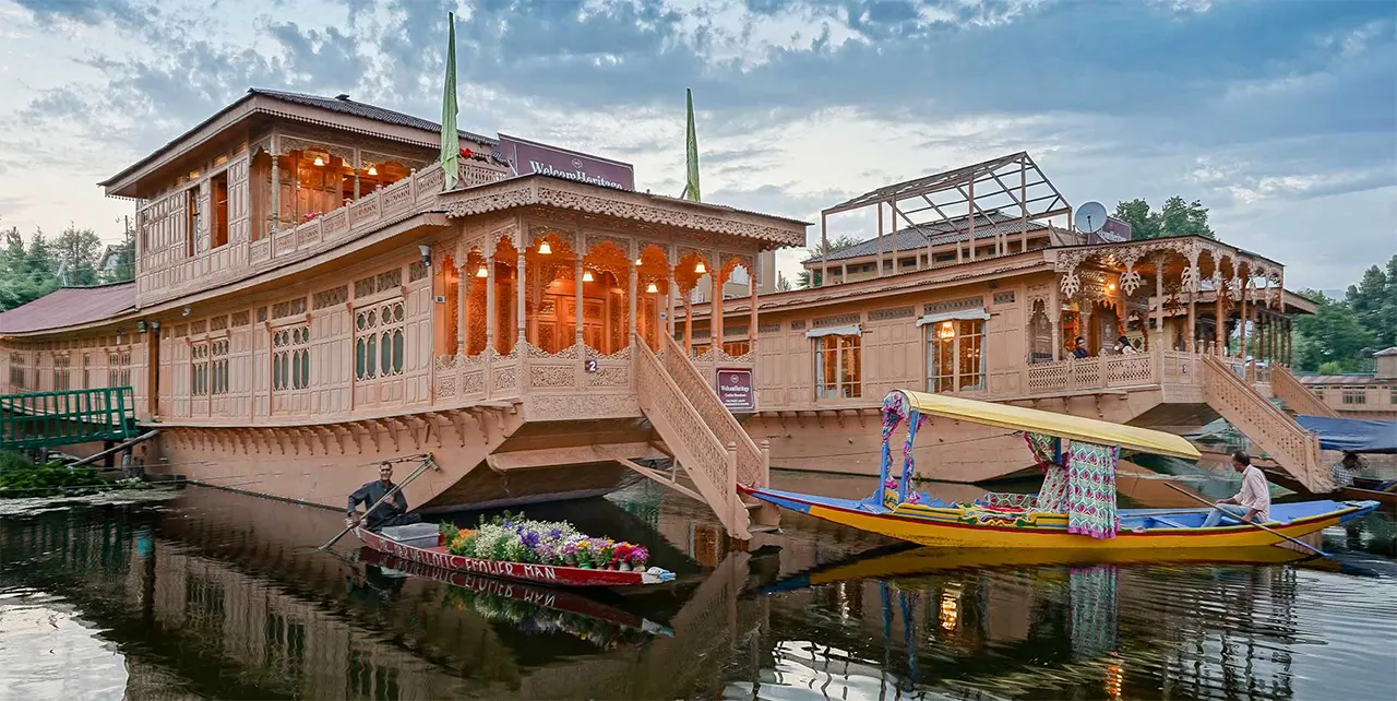 Best Boathouses In Srinagar