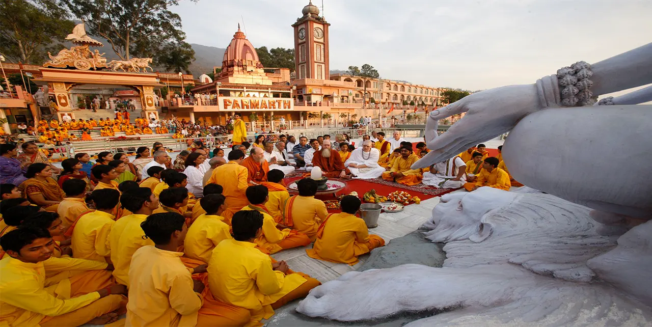 Top 10 Yoga and Meditation Ashrams in Rishikesh