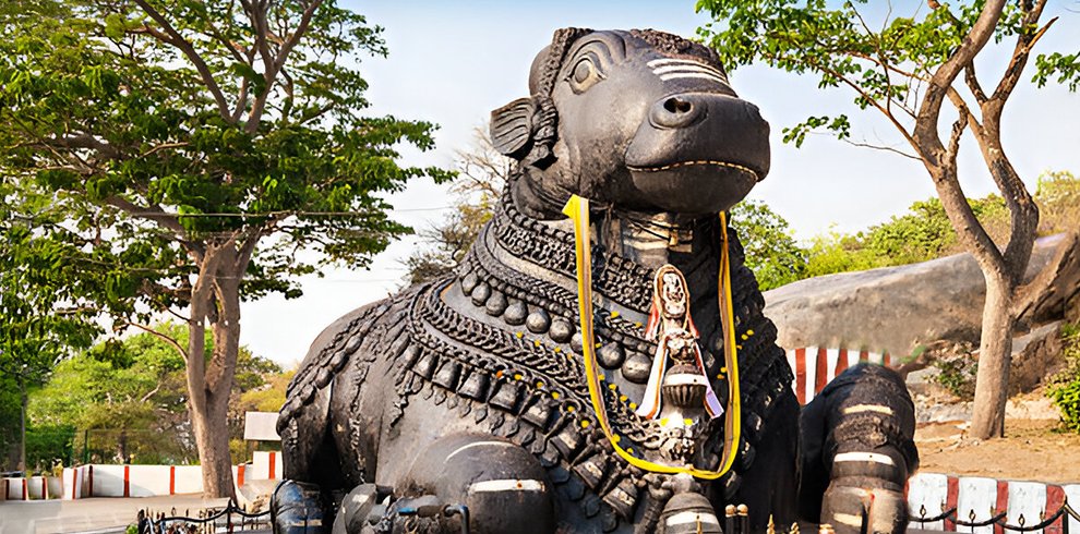 Nandi Statue